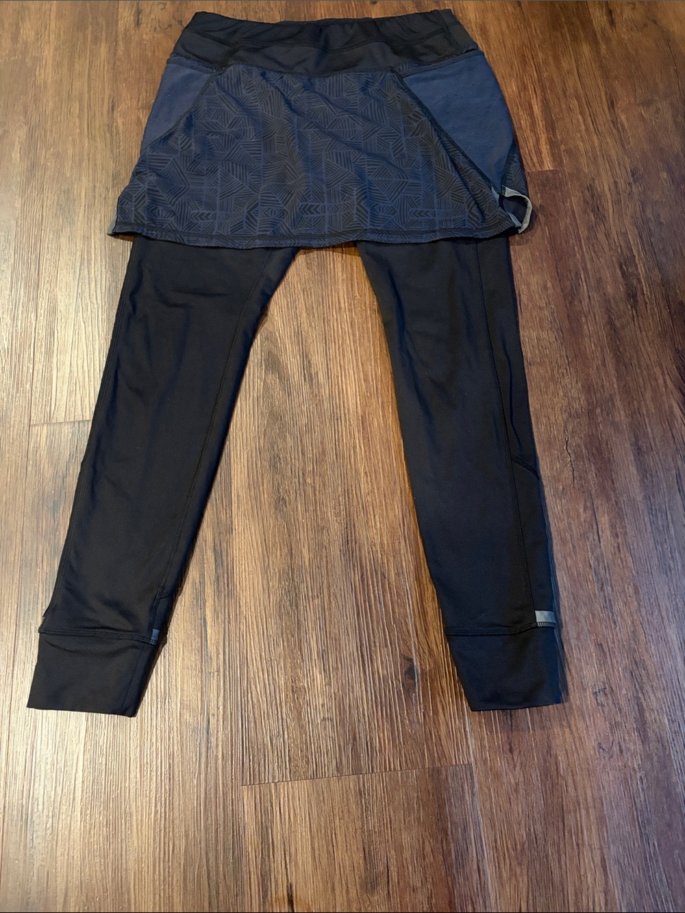 Athleta powder peak 2 in 1 Size Meduim